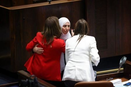 الكنيست تصادق نهائيا على اقتراح قانون رفض العمل في ساعات الليل لأحاديي الوالدين